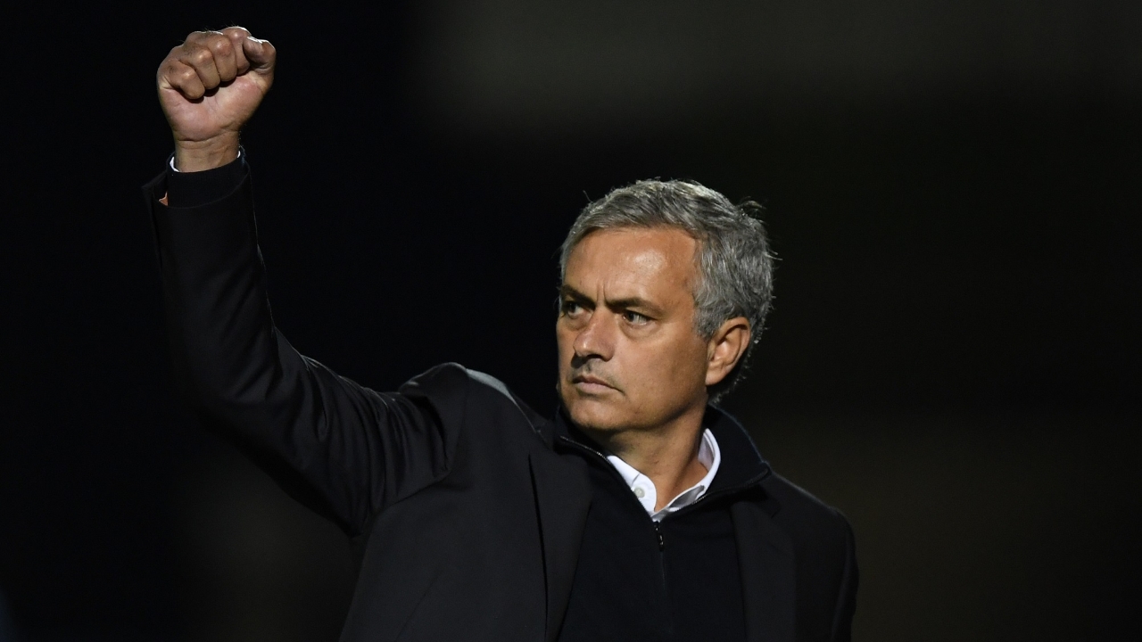 雪上飞驰，心向苍穹——滑雪运动的激情与蜕变（踏雪飞扬，志逐云天——滑雪的燃情与蜕变）