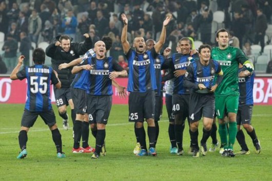 亚精英赛半场：路易斯失单刀+补射中柱，申花暂0-0广岛（亚精英赛半场战报：路易斯单刀失机又补射中柱，申花暂与广岛0-0）