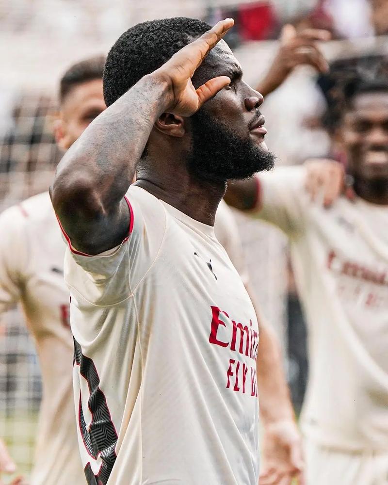 洲际杯半场：克77破门，鲁伊斯进球被吹，巴黎1-0弗拉门戈（洲际杯半场战报：克77先拔头筹，鲁伊斯进球被判无效，巴黎暂1-0领先弗拉门戈）