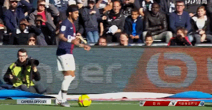 雷克瑟姆队长：在主场竟然有卡迪夫球迷挑衅我，我把他拳击了（雷克瑟姆队长：主场遭卡迪夫球迷挑衅，我出拳回应）