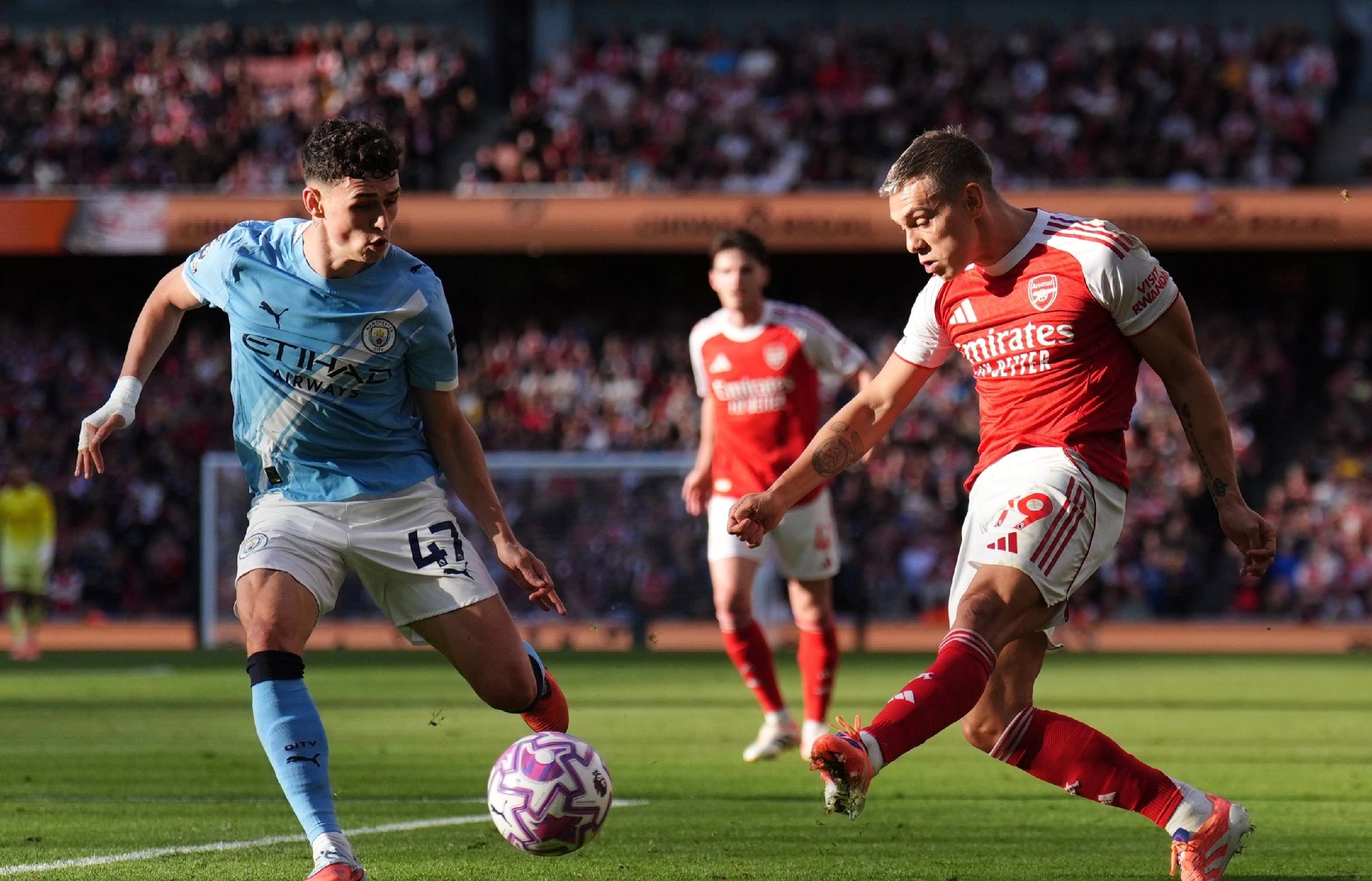 成都球迷怒喷自家球员：球迷和谁有仇你们就输谁，我们要不要脸？（成都球迷怒斥本队球员：球迷和谁结仇你们就输谁，丢不丢人？）