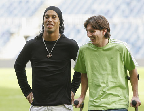 澳超半场：科斯格罗夫失良机，西悉尼流浪者暂0-0奥克兰（澳超上半场：科斯格罗夫错失良机，西悉尼流浪者与奥克兰互交白卷）