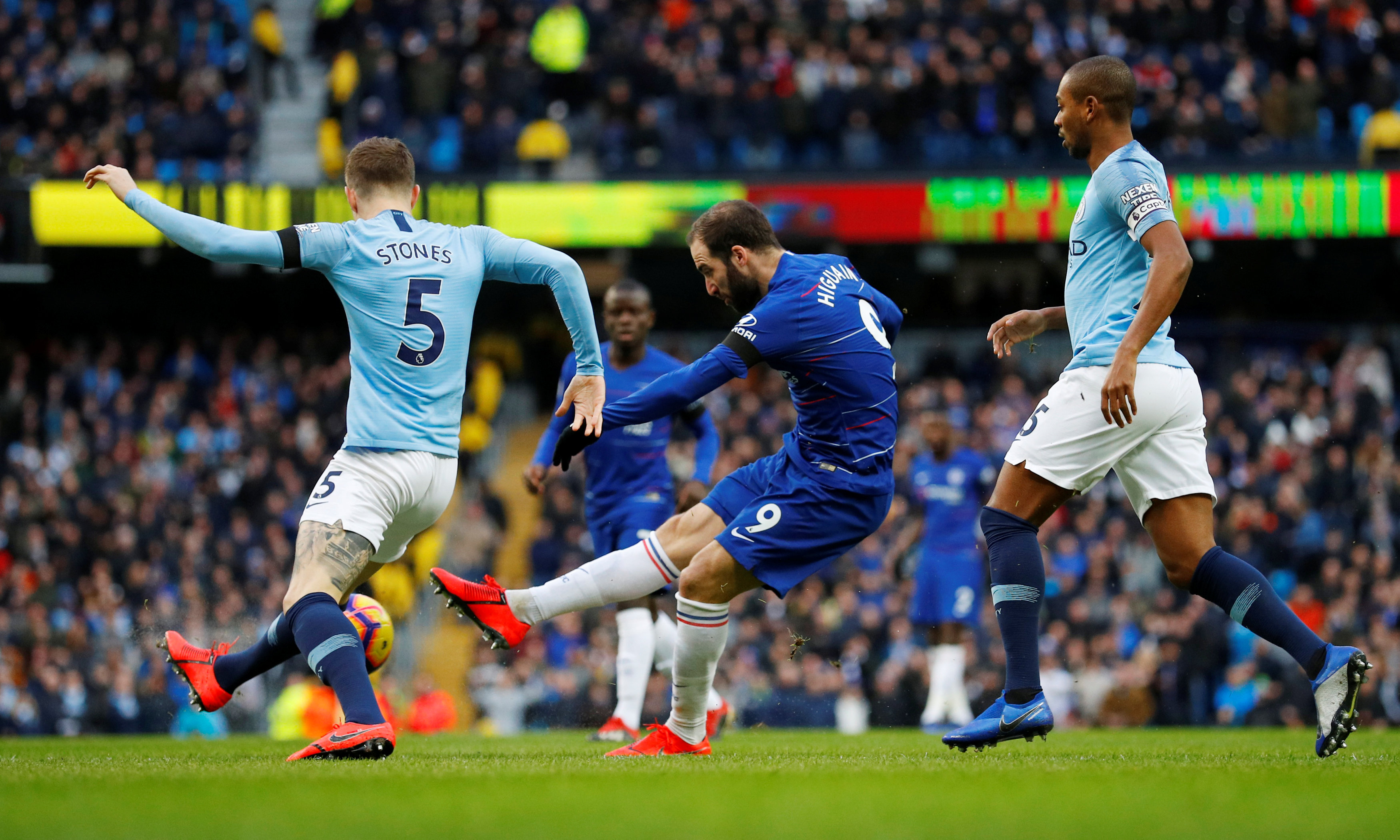 ESPN：曼联冬窗难有大手笔，中场引援可能只有施蒂勒可行