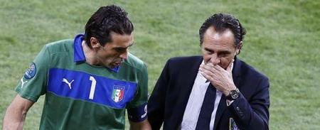 记者：国米失去邓弗里斯后右路失守；新援恩里克完全不合格（记者称：邓弗里斯离队后国米右路告急，新援恩里克表现不及格）