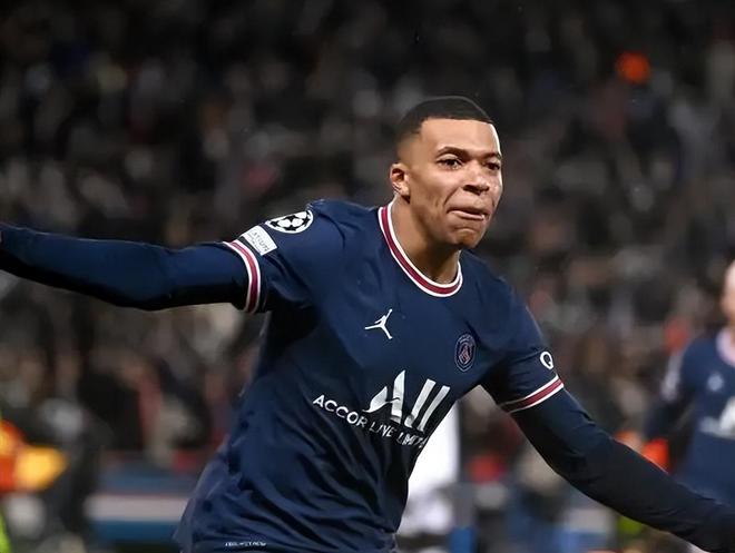 杨铭锐：先踢好中超再说留洋，最想去西班牙（杨铭锐：立足中超再谈留洋，心仪西班牙）