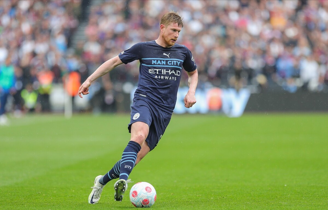 皇马狂喜？据西媒报道，梅西将介入巴萨2026年选...（西媒称梅西或介入巴萨2026年选举，皇马偷笑？）