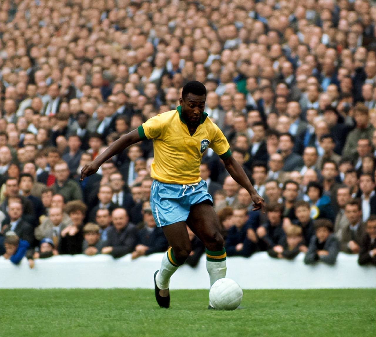 篮板王位置竞争激烈（篮板王宝座争夺白热化）