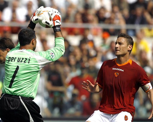 普拉蒂尼等尤文传奇与一线队见面，并参观海瑟尔惨案纪念碑（普拉蒂尼领衔尤文名宿与一线队会面，赴海瑟尔惨案纪念碑缅怀）