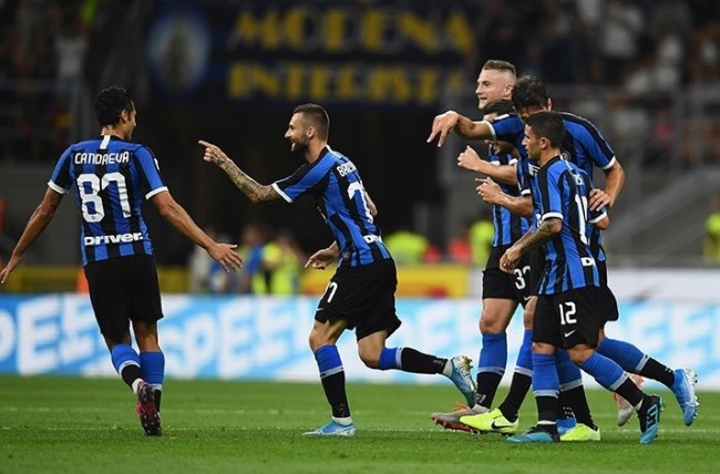 马宁入选2026世界杯候选裁判员培训名单，将经历最后一次考核（马宁入围2026年世界杯候选裁判培训名单，迎来最终考核）