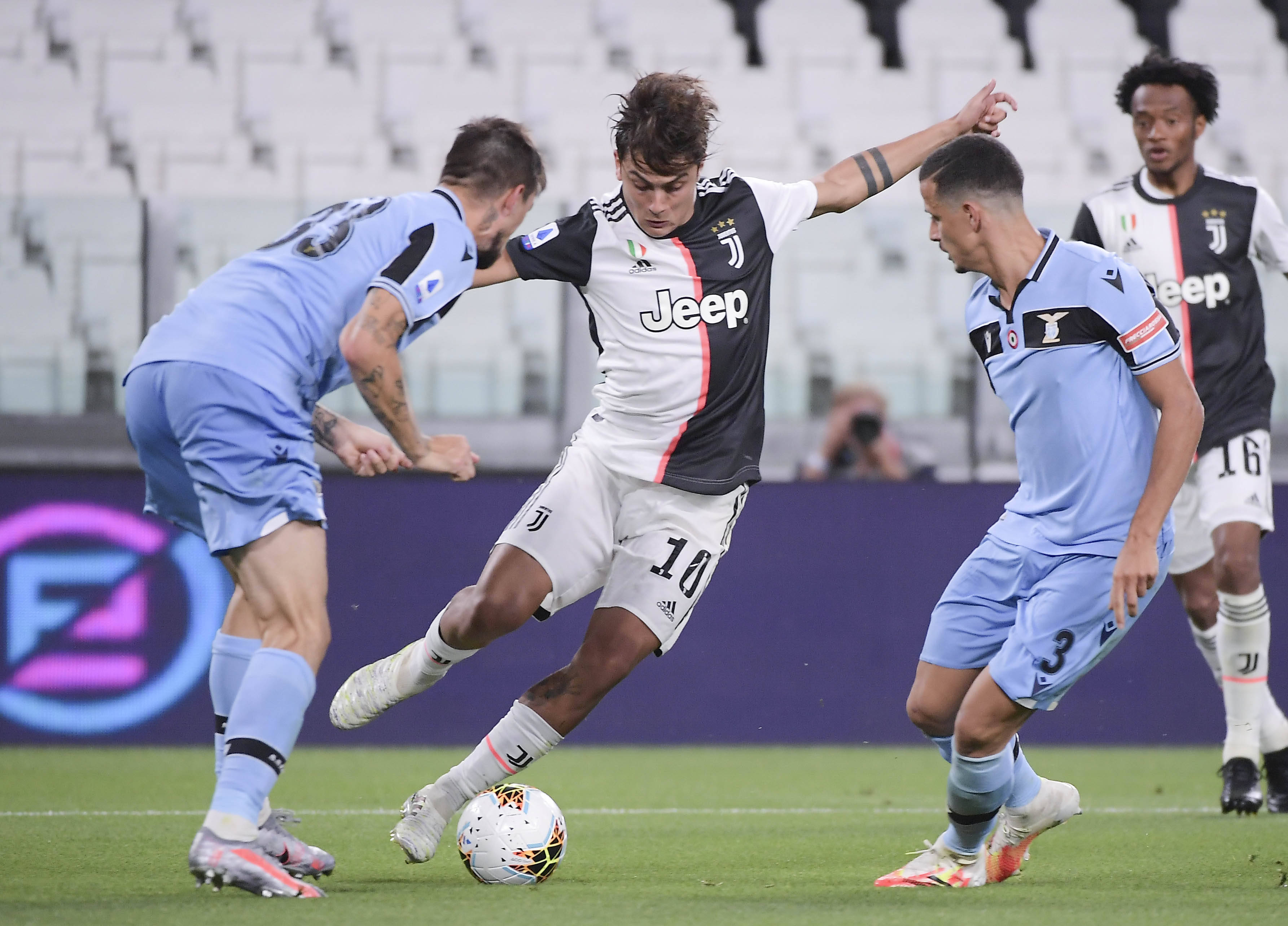 世界杯会只带一个中锋吗？图赫尔：有可能，但我不认为会发生（世界杯只带一名中锋？图赫尔：有可能，但我认为不太会）