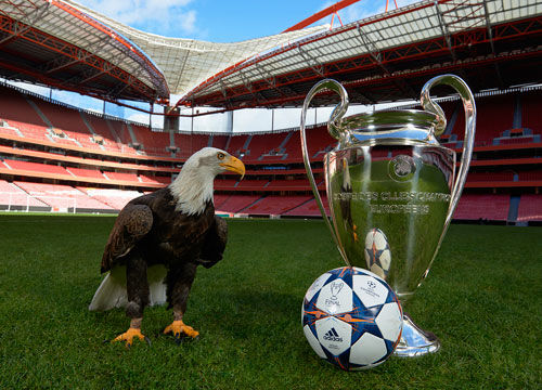 ESPN：曼联通过转会市场获得大笔资金，无需卖人就能签新中锋（ESPN：曼联获充足转会预算，不卖人也能引进新中锋）