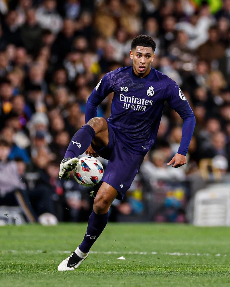 香港金牛连续2天击败CBA球队，将与上海争夺一个出线名额（香港金牛连胜两天击退CBA对手，将与上海角逐出线席位）