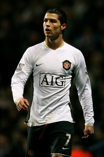 邦本给球队施压，高价没必要留，辽宁铁人引援受阻 李金羽发挥人脉（邦本施压续约，高价不必强留；辽宁铁人引援受阻，李金羽借人脉破局）