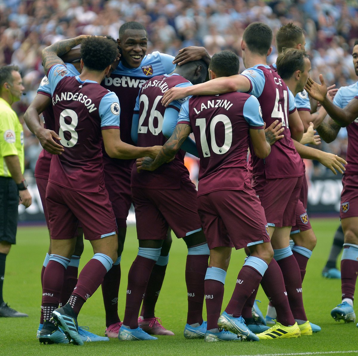 半场战报：阿森纳1-1拜仁，廷贝尔破门，伦纳特-卡尔扳平（半场战况：阿森纳1-1拜仁，廷贝尔先拔头筹，伦纳特-卡尔扳平比分）