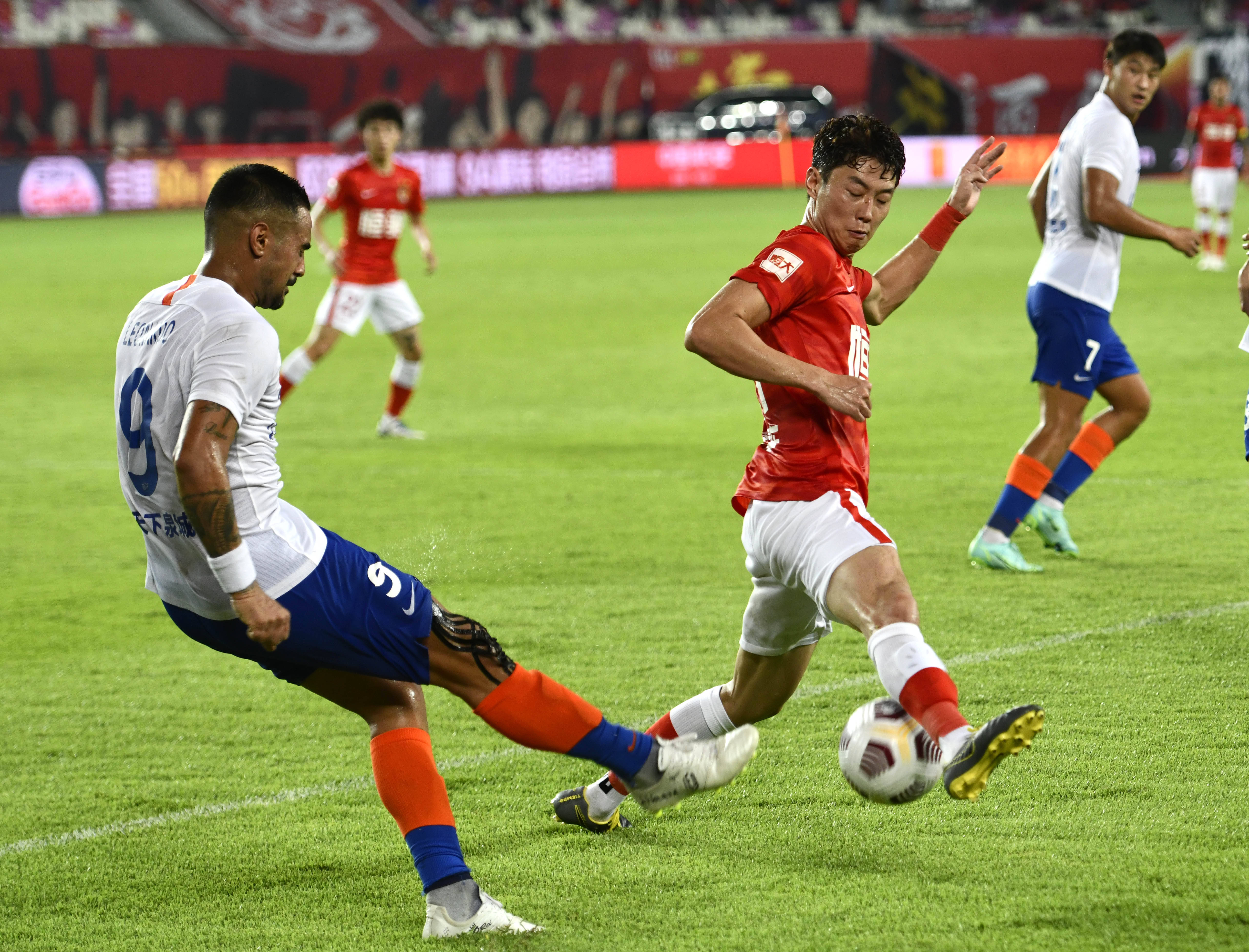 喀麦隆前主帅：埃托奥很自恋，他排挤奥纳纳等人参加非洲杯（喀麦隆前帅称：埃托奥过度自恋，曾阻挠奥纳纳等人征战非洲杯）